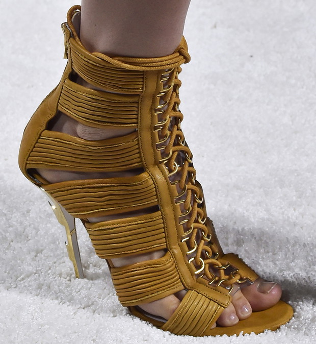 Gladiatorki - trendy wiosna-lato 2015