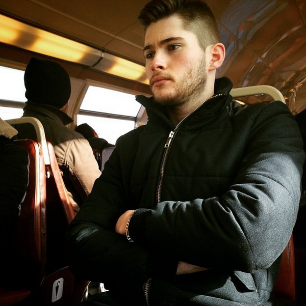 Instagram: przystojni Francuzi w metrze
