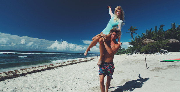 Alexis Ren i Jay Alvarrez dla Pull & Bear Let
