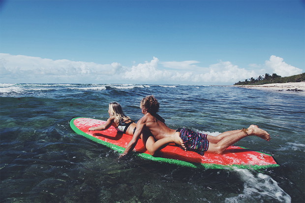 Alexis Ren i Jay Alvarrez dla Pull & Bear Let