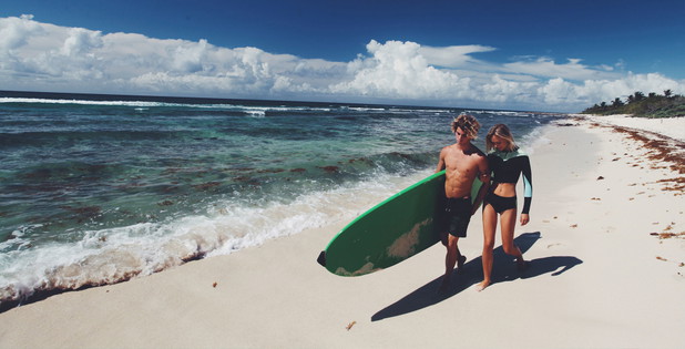 Alexis Ren i Jay Alvarrez dla Pull & Bear Let