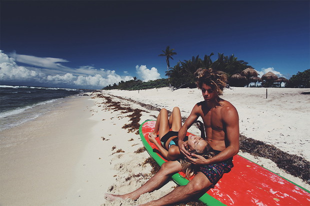 Alexis Ren i Jay Alvarrez dla Pull & Bear Let