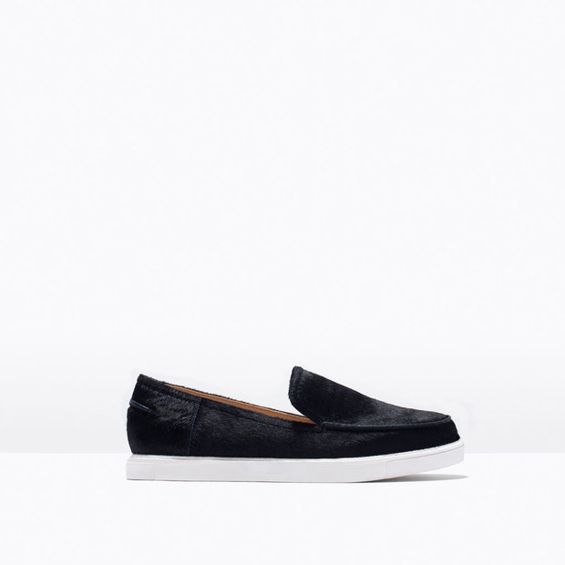 Modne buty na lato: trampki typu slip on