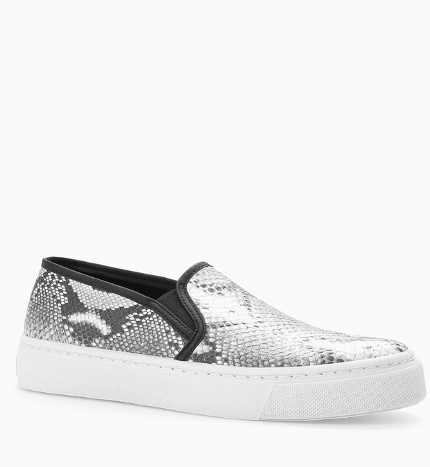 Modne buty na lato: trampki typu slip on