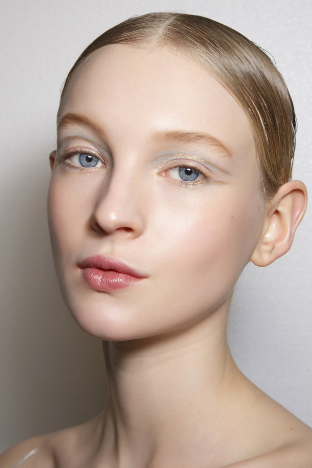 Strobing makeup - nowa wersja konturowania twarzy!