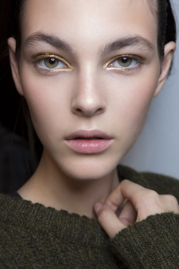 Strobing makeup - nowa wersja konturowania twarzy!