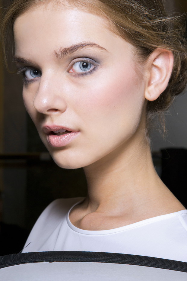 Strobing makeup - nowa wersja konturowania twarzy!