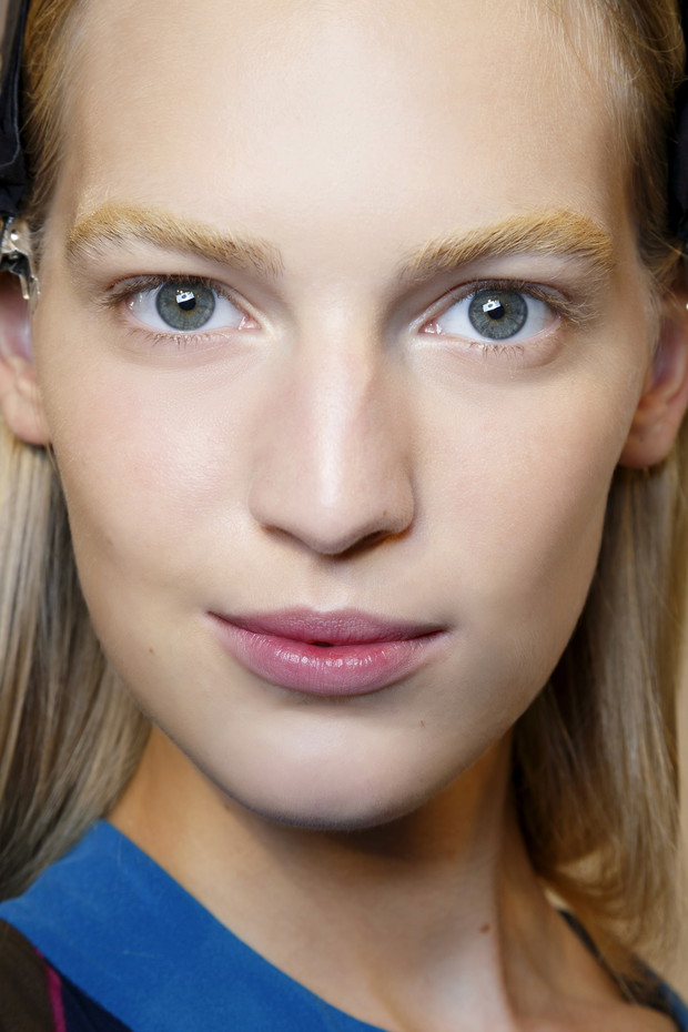 Strobing makeup - nowa wersja konturowania twarzy!
