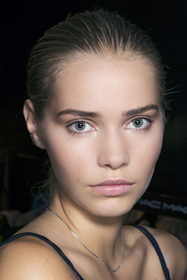 Strobing makeup - nowa wersja konturowania twarzy!