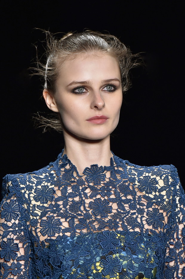 Look z wybiegu: Monique Lhuillier jesień-zima 2015/2016