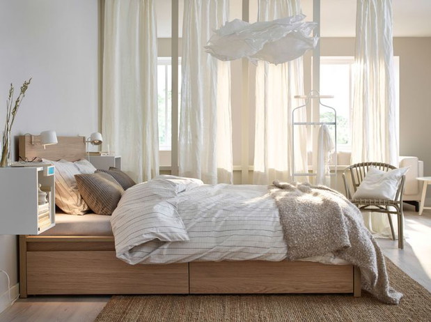 Sypialnia w neutralnych kolorach