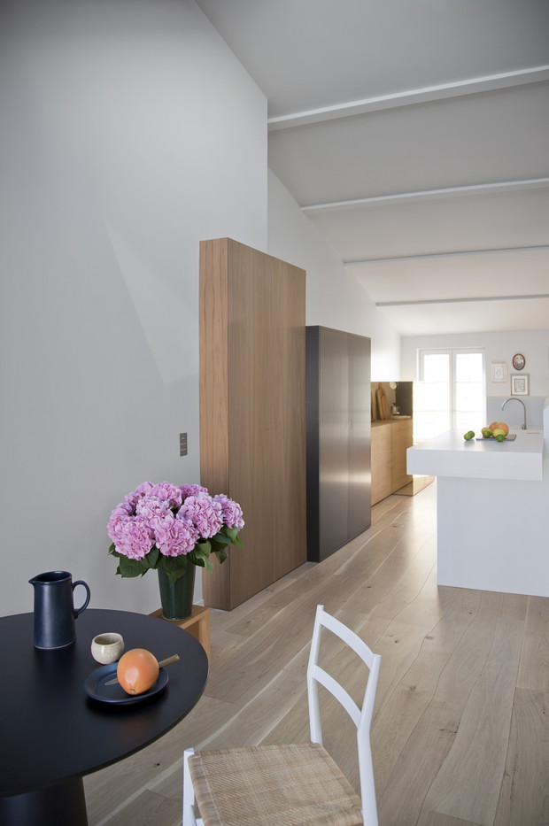 Wnętrze tygodnia: minimalistyczny apartament w Paryżu, proj. RMGB, fot. mat studio RMGB  