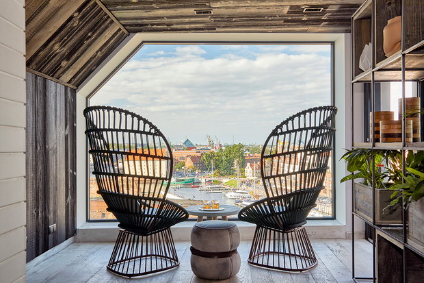 INK ABOVE w PURO Hotel Gdańsk Stare Miasto z widokiem na marinę