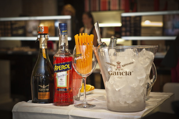 Aperol Spritz - urodzinowy drink ELLE