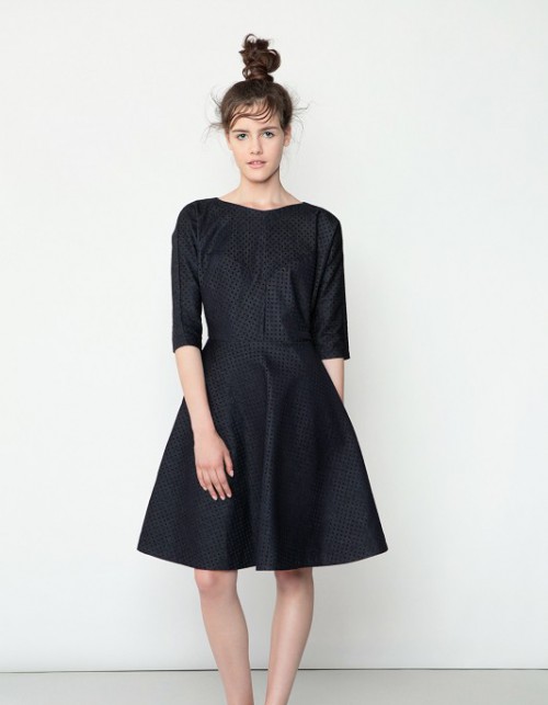 SHWRM.DE: confashion - Fundamentem projektów Confashion jest dzianina, której ogromne możliwości wykorzystania stały się inspiracją do projektowania wyjątkowych ubrań najwyżej jakości. Styl Confashion to przede wszystkim prosta forma i niebanalny kolor. W