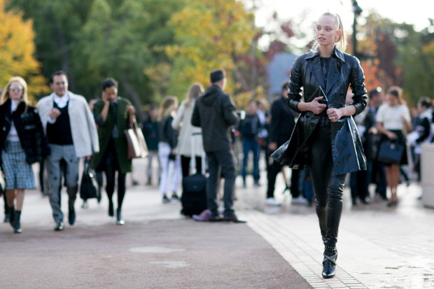 Street fashion: Modelki off duty w Paryżu