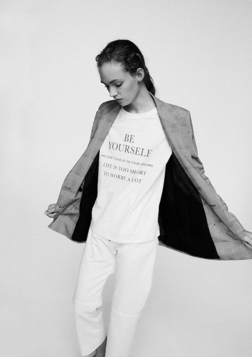 Biały T-shirt Mango