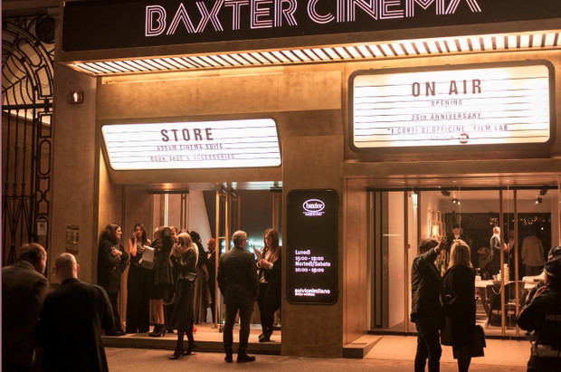 Nowe miejsce: Baxter w starym kinie.