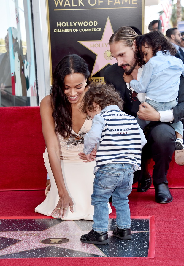 Zoe Saldana, Marco Perego i trójka ich dzieci na ceremonii odsłonięcia gwiazdy na Hollywood Walk of Fame, 3