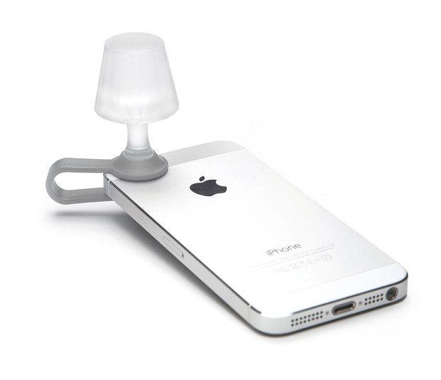 Modny gadżet: lampka Luma na smartfon