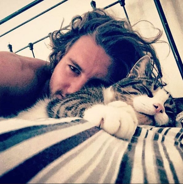 #HotDudesWithKittens - kolejny profil, który podbija Instagram