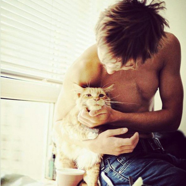 #HotDudesWithKittens - kolejny profil, który podbija Instagram