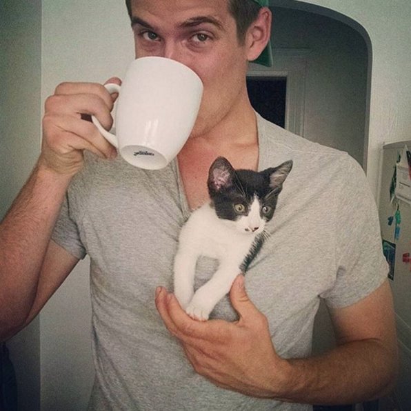 #HotDudesWithKittens - kolejny profil, który podbija Instagram