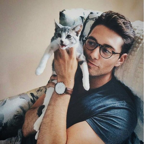 #HotDudesWithKittens - kolejny profil, który podbija Instagram