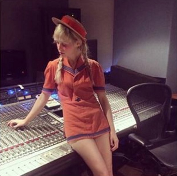 Petite Meller: lolita śpiewa