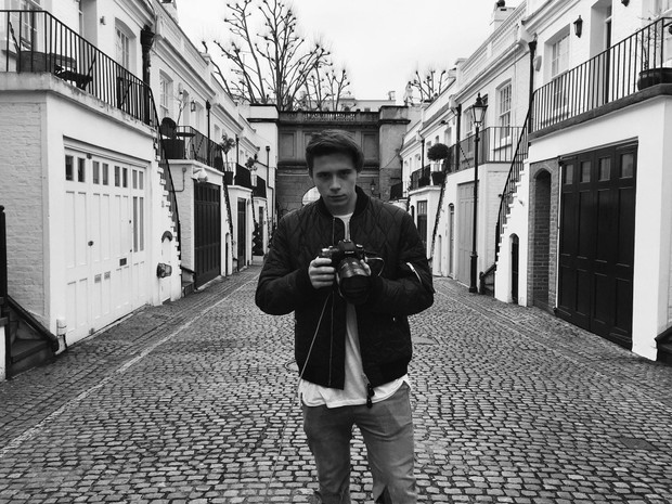 Brooklyn Beckham fotografuje kampanię perfum Burberry