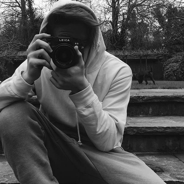 Brooklyn Beckham fotografuje kampanię perfum Burberry