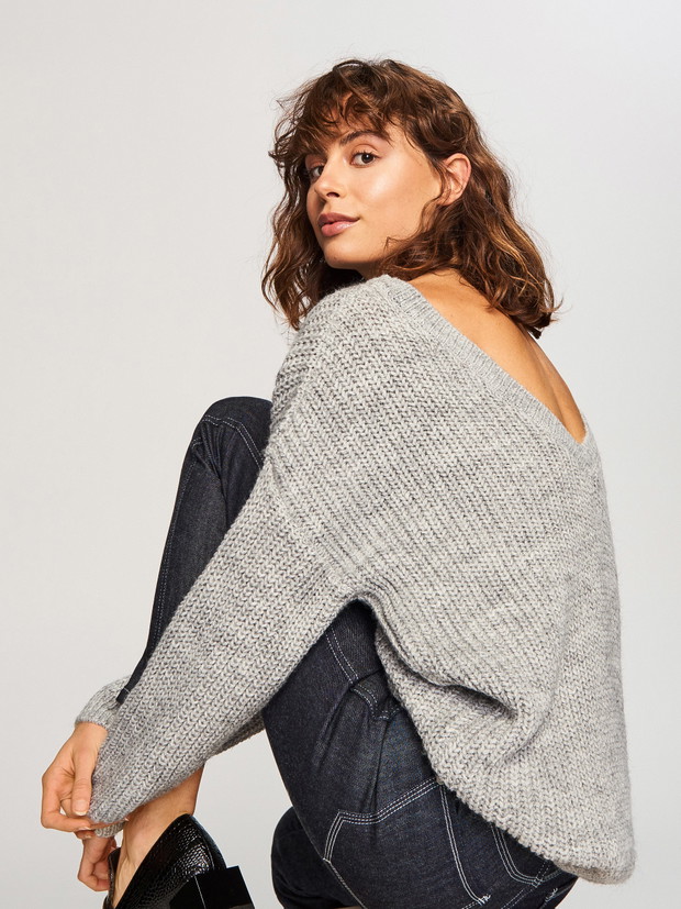 Sweter z dekoltem na plecach Reserved