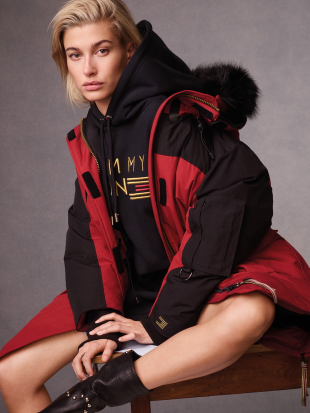 Hailey Baldwin w oversize