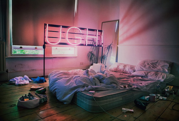 Inspirujące neony promujące nową płytę zespołu The 1975