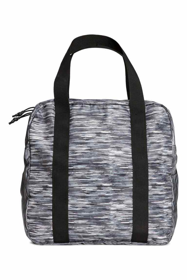 Modne akcesoria sportowe wiosna-lato 2016, torba treningowa, H&M - 99,90 zł, fot. mat. prasowe