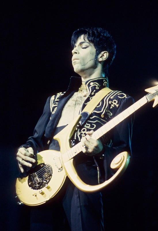 Prince- przypominamy styl legendarnego wokalisty