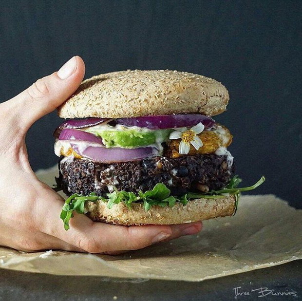 #BESTOFVEGANBURGER - hit na Instagramie, fot. @3.bunnies