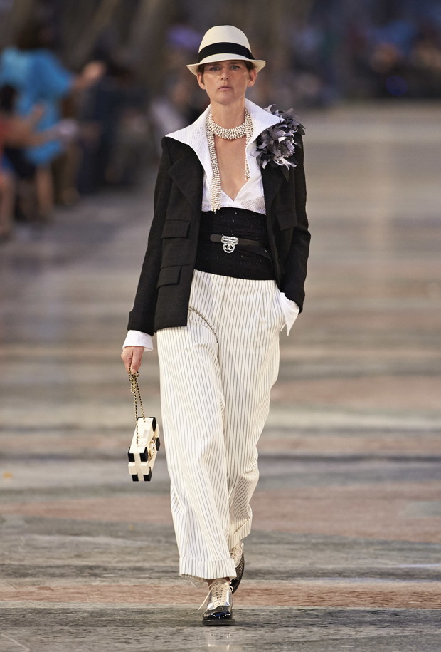Chanel Cruise 2016/2017