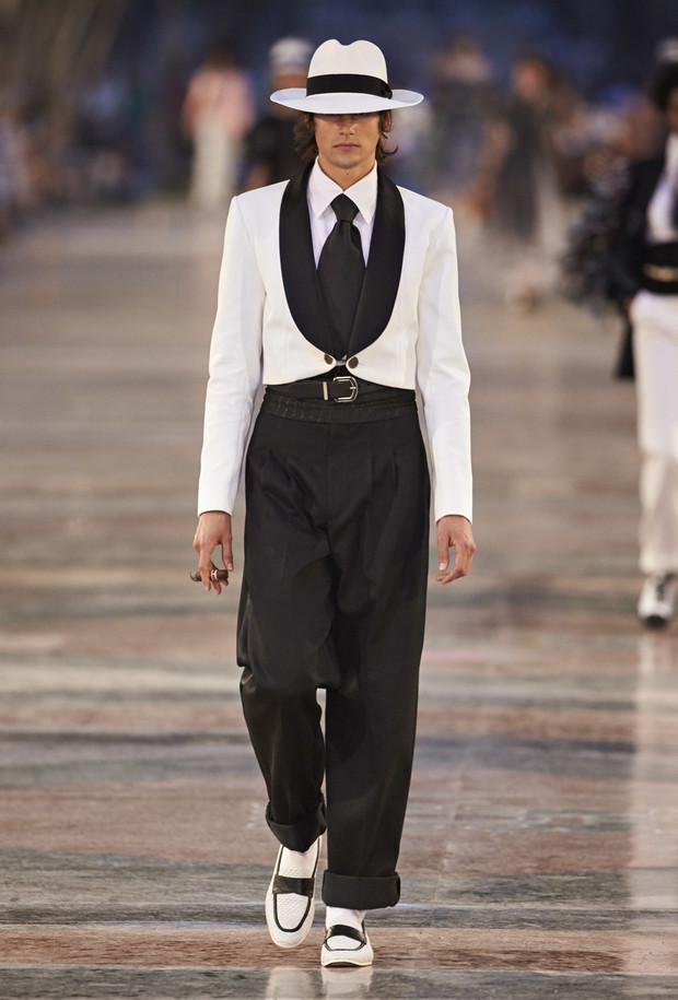 Chanel Cruise 2016/2017