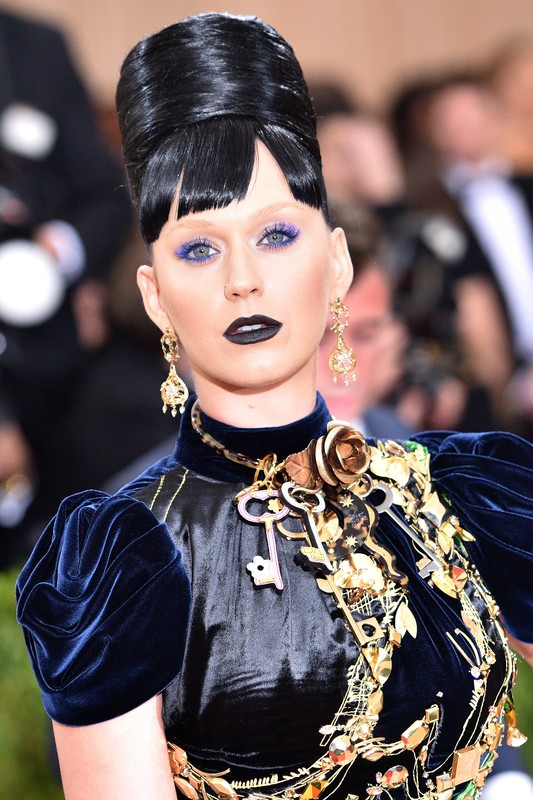 Met Gala 2016: makijaż i fryzury gwiazd