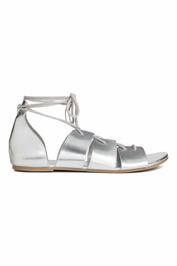 Metaliczne buty trendy 2016, H&M, 59,90 zł, fot. hm