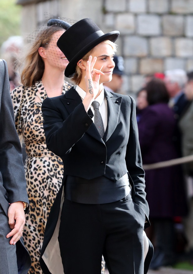 Cara Delevingne na ślubie księżniczki Eugenii i Jacka Brooksbanka, 12.10.2018.