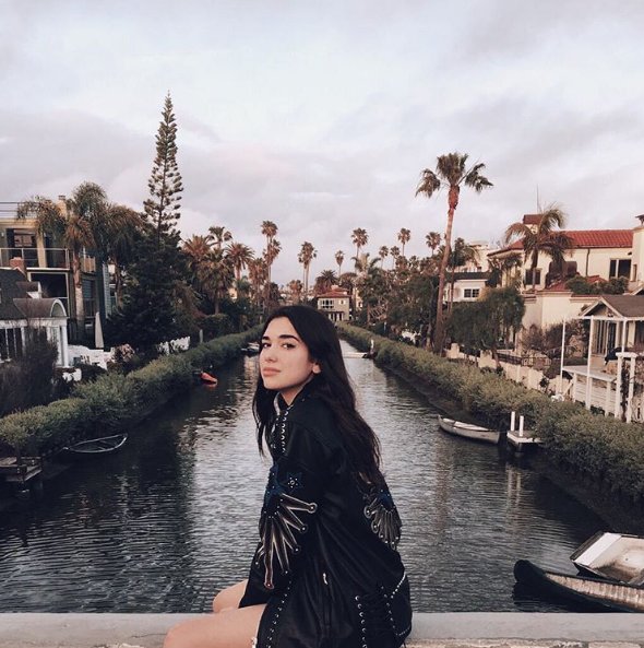 Kim jest Dua Lipa?