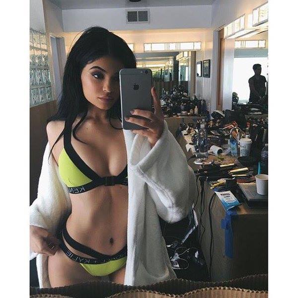 Kendall i Kylie Jenner dla Topshop! Zobacz ich kostiumy kąpielowe