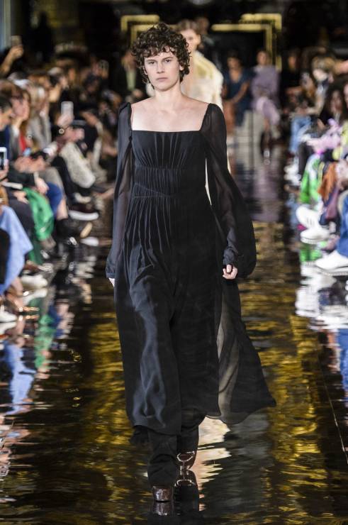 Sukienka boho na studniówkę