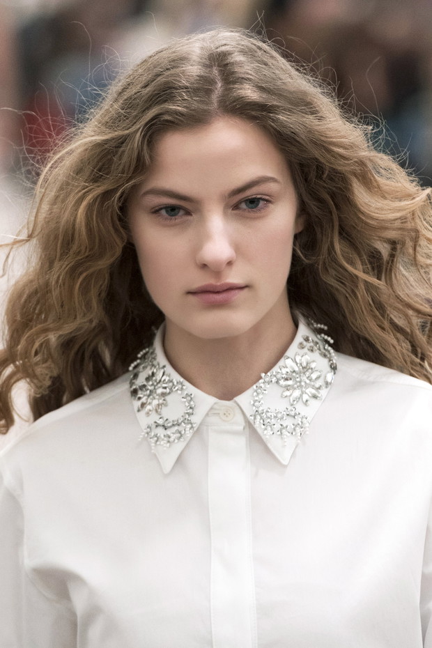 Długie włosy Paco Rabanne