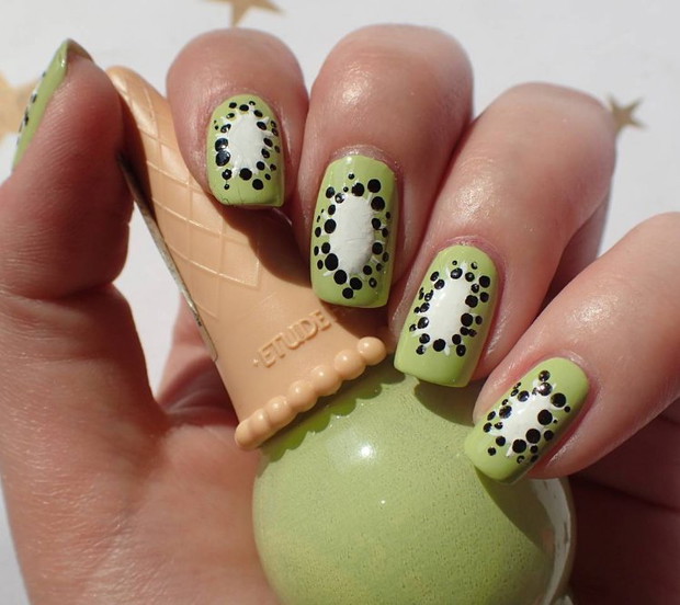 Fruit Manicure - owocowe paznokcie na lato, fot. @alenkasluneckova