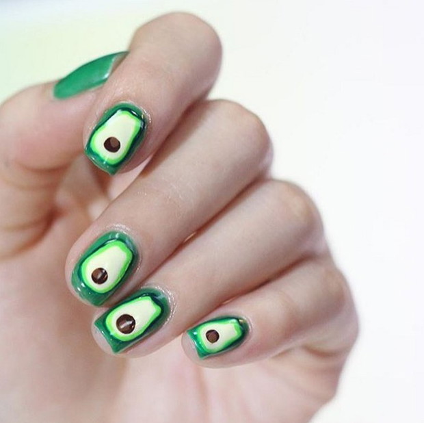 Fruit Manicure - owocowe paznokcie na lato, fot. @bambideerssss