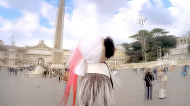 Karlito - maskotka, która zna się na trendach