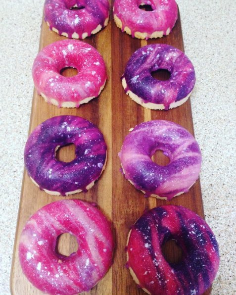 Kosmiczne pączki - idealne na cheat day!, fot. instagram elvish_princess98